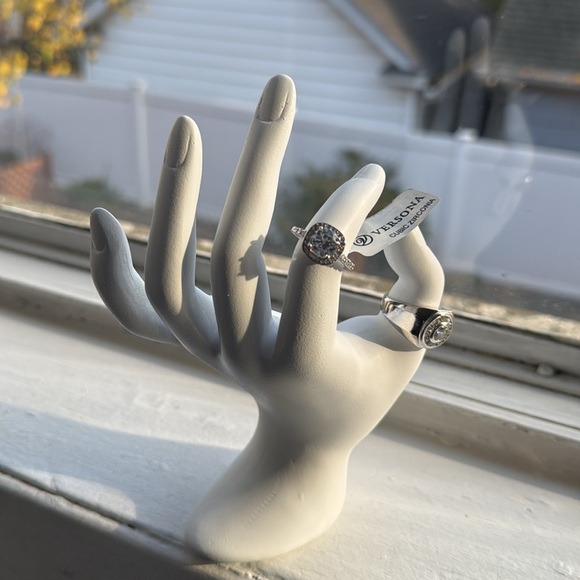 Cubic zirconia round ring - Picture 1 of 6